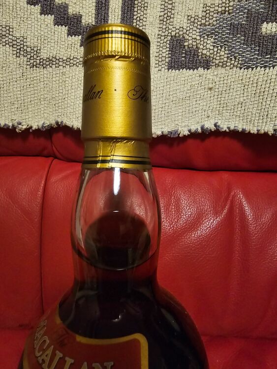 ザ マッカラン カスクストレングス レッドラベル 旧ボトル 750ml 57.8（お酒）の商品画像 - 査定依頼日：2025年8月4日 - 最高査定価格：300,000円