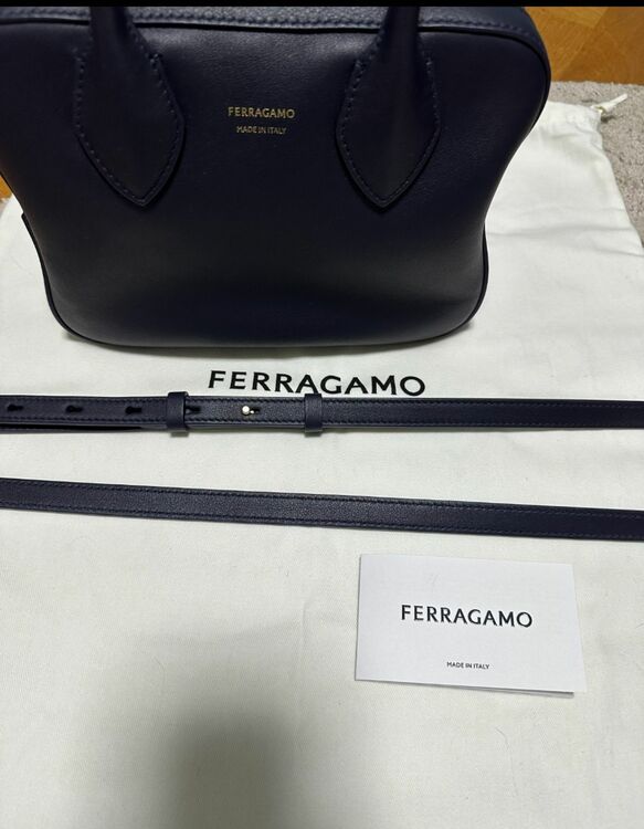 フェラガモ  （ブランドバッグ）の商品画像 - 査定依頼日：2025年8月28日 - 最高査定価格：50,000円