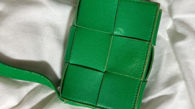 ボッテガヴェネタ ミニカバン（ブランドバッグ）の商品画像 - 査定依頼日：2026年3月29日 - 最高査定価格：55,000円