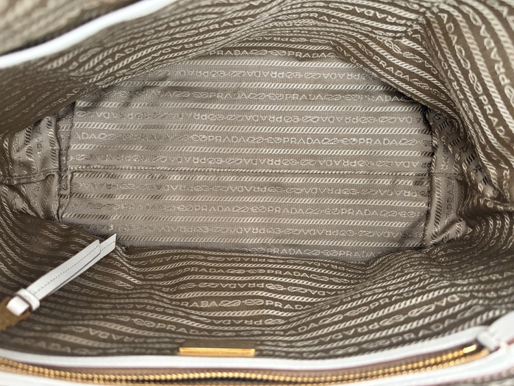 PRADAトートバック（ブランドバッグ）の商品画像 - 査定依頼日：2026年3月21日 - 最高査定価格：90,000円