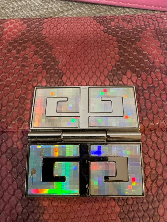 ハンドバッグ（ブランドバッグ）の商品画像 - 査定依頼日：2025年1月18日 - 最高査定価格：2,000円