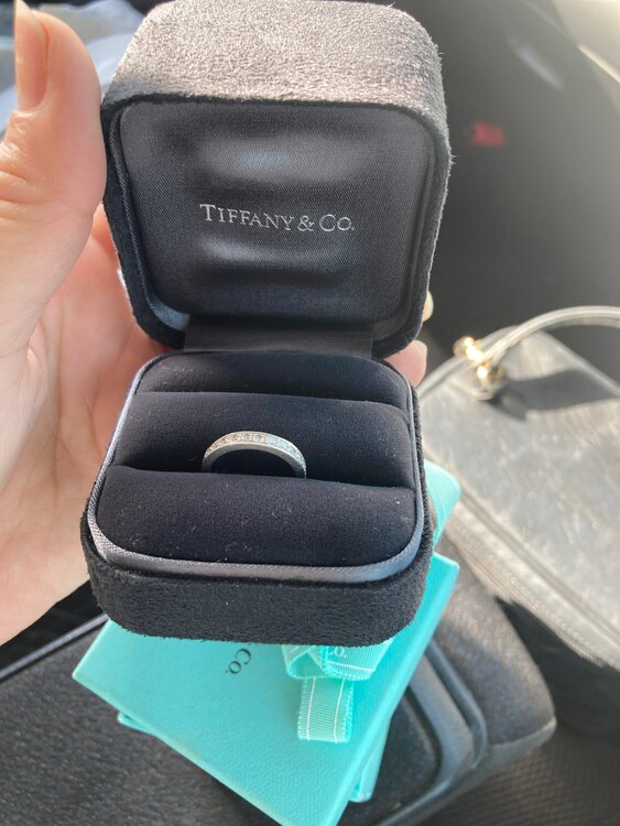 ティファニーウェディンバンドリングハーフサークルプラチナダイヤモンドセッティング（宝石）の商品画像 - 査定依頼日：2024年4月6日 - 最高査定価格：50,000円