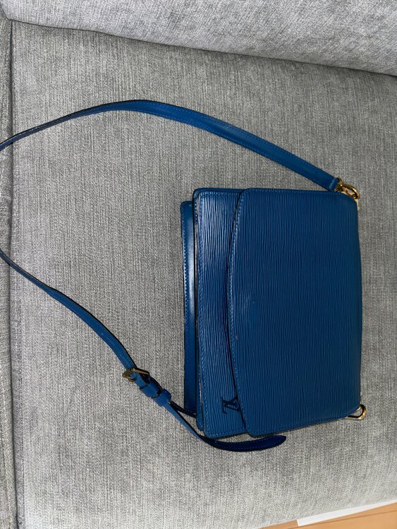 イブサンローラン  （ブランドバッグ）の商品画像 - 査定依頼日：2025年3月4日 - 最高査定価格：20,000円