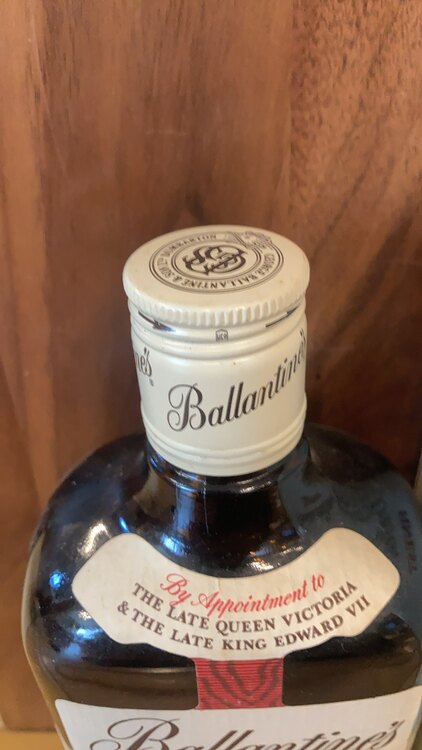 バランタイン　ファイネスト（お酒）の商品画像 - 査定依頼日：2025年3月2日 - 最高査定価格：800円