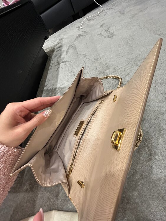 フェラガモ　バッグ（ブランドバッグ）の商品画像 - 査定依頼日：2025年4月9日 - 最高査定価格：10,000円