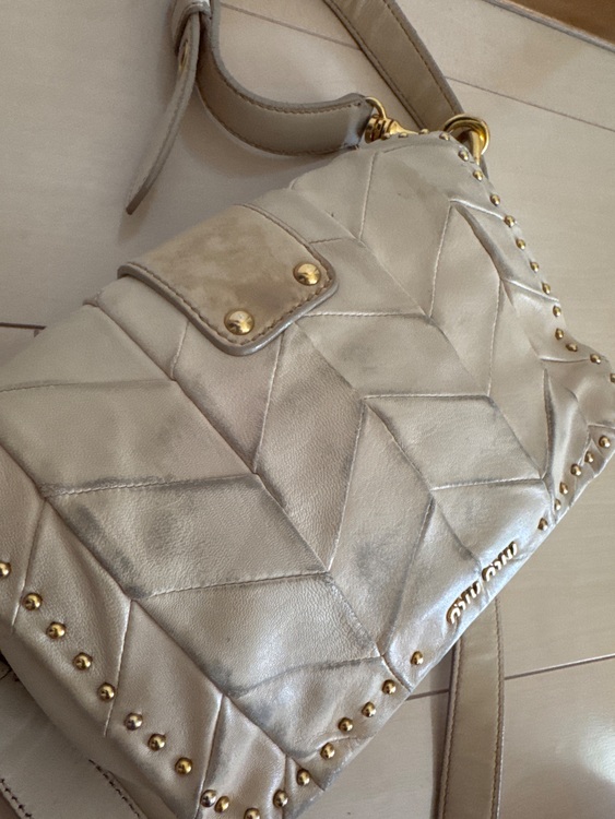 ミュウミュウ  （ブランドバッグ）の商品画像 - 査定依頼日：2025年8月30日 - 最高査定価格：15,000円