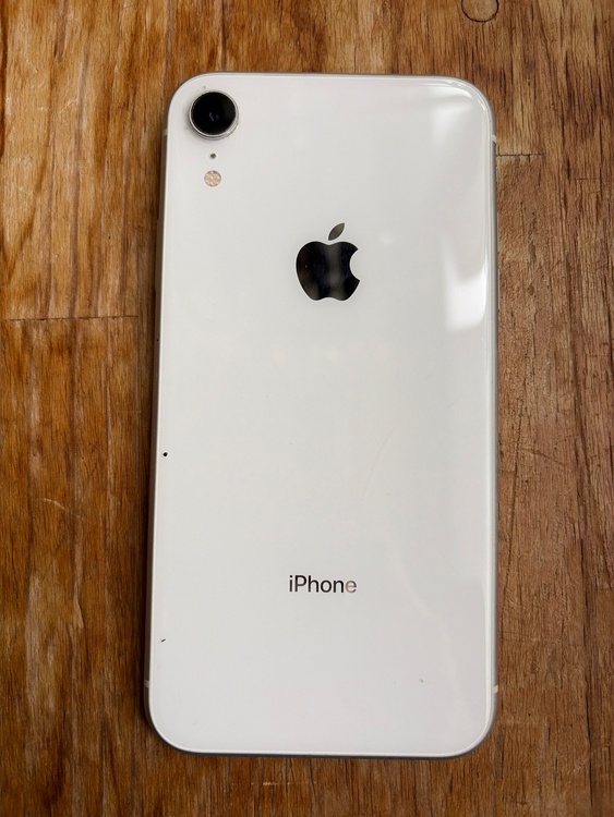 iPhone iPhoneXR 128GB Softbank（スマホ）の商品画像 - 査定依頼日：2026年6月14日 - 最高査定価格：12,000円