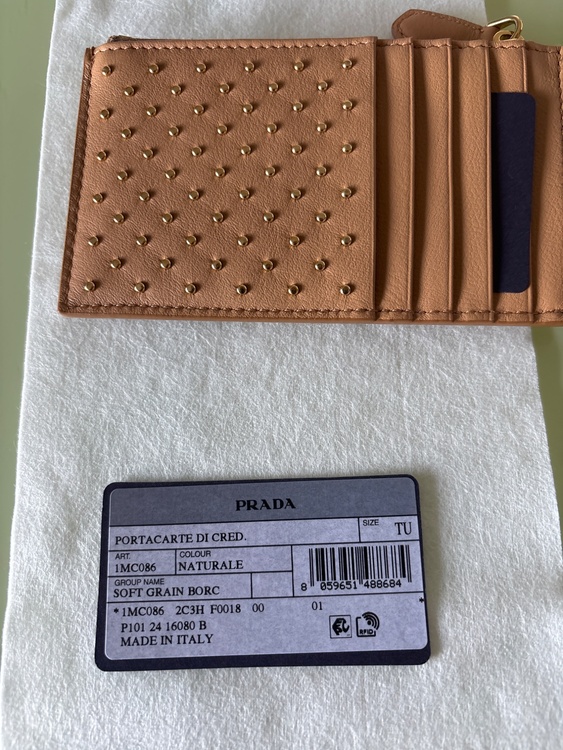 プラダ  （ブランドバッグ）の商品画像 - 査定依頼日：2025年12月17日 - 最高査定価格：43,000円