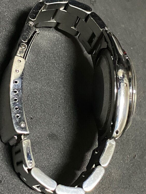 ロレックス エクスプローラー 101（高級時計）の商品画像 - 査定依頼日：2024年12月22日 - 最高査定価格：2,000,000円