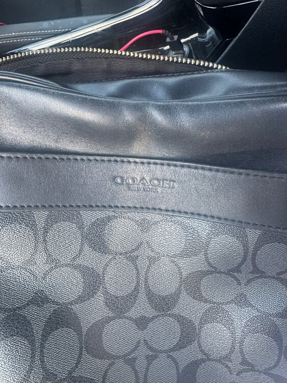 ショルダーバッグ（ブランドバッグ）の商品画像 - 査定依頼日：2025年3月7日 - 最高査定価格：3,000円