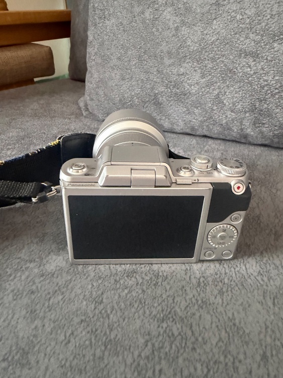 LUMIX DMC- GF7（カメラ）の商品画像 - 査定依頼日：2026年4月27日 - 最高査定価格：22,000円