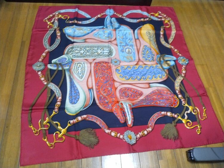 スカーフ（古着・ファッション）の商品画像 - 査定依頼日：2025年11月18日 - 最高査定価格：24,000円