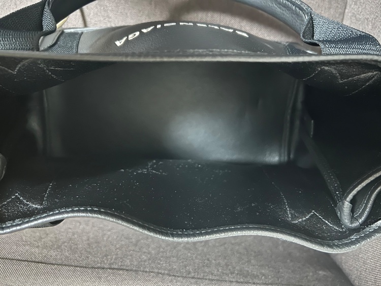 トートバッグ　エブリデイS ネイビーカバス(レザー)（ブランドバッグ）の商品画像 - 査定依頼日：2025年8月18日 - 最高査定価格：10,000円