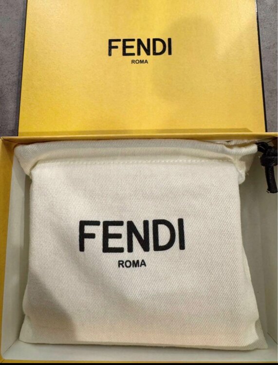 フェンディ  （ブランドバッグ）の商品画像 - 査定依頼日：2025年5月22日 - 最高査定価格：30,000円