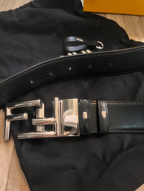 フェンディ  （ブランドバッグ）の商品画像 - 査定依頼日：2025年7月30日 - 最高査定価格：28,000円