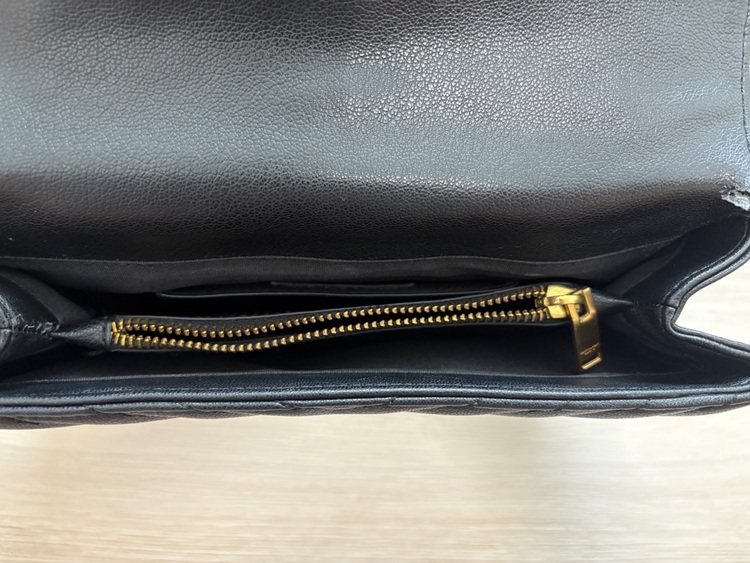 イブサンローラン  （ブランドバッグ）の商品画像 - 査定依頼日：2025年9月22日 - 最高査定価格：160,000円