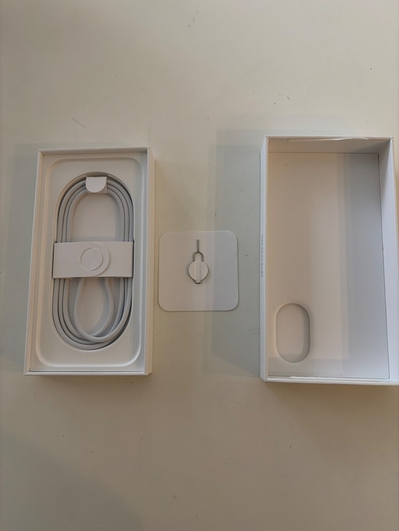 iPhone 17 256GB Softbank（スマホ）の商品画像 - 査定依頼日：2026年4月30日 - 最高査定価格：108,000円