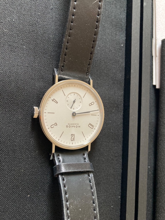 nomos タンジェント　35ミリ（高級時計）の商品画像 - 査定依頼日：2026年3月29日 - 最高査定価格：150,000円