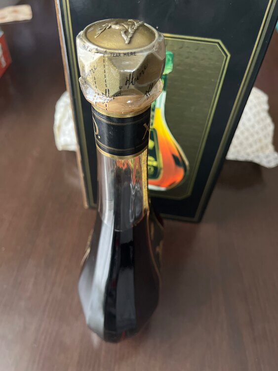 ＨＩＮＥ　X.O.（お酒）の商品画像 - 査定依頼日：2025年3月18日 - 最高査定価格：3,500円