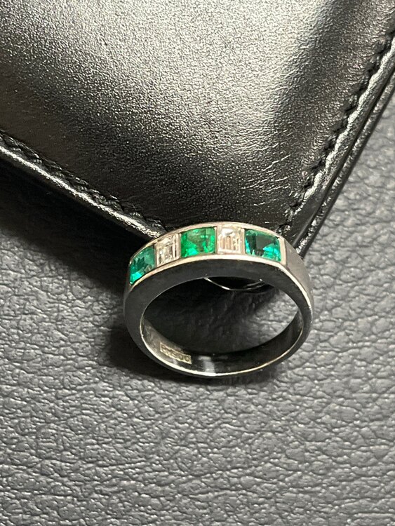 pt900エメラルドダイヤリング（宝石）の商品画像 - 査定依頼日：2024年1月31日 - 最高査定価格：35,000円