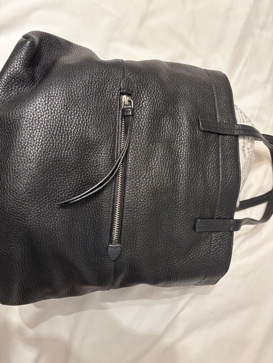 ミュウミュウ  （ブランドバッグ）の商品画像 - 査定依頼日：2025年12月15日 - 最高査定価格：35,000円