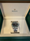 サブマリーナデイト緑（高級時計）の商品画像 - 査定依頼日：2025年10月12日 - 最高査定価格：2,420,000円