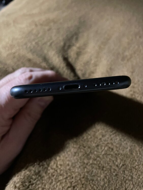 iPhone7 128GB Softbank（スマホ）の商品画像 - 査定依頼日：2025年2月6日 - 最高査定価格：5,000円