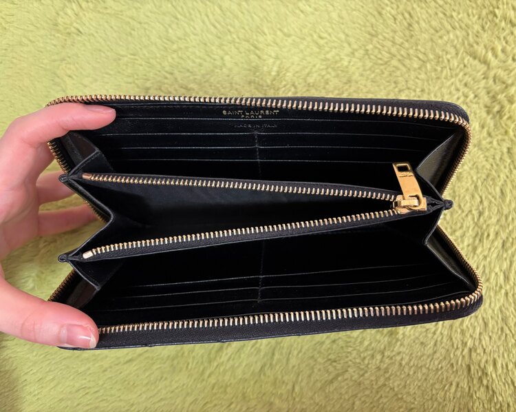 サンローラン　長財布（ブランド財布・小物）の商品画像 - 査定依頼日：2025年3月10日 - 最高査定価格：10,000円