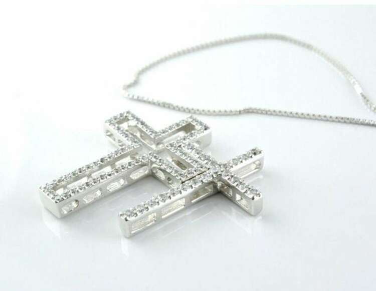 ネックレス クロス メンズ ダイヤモンド プラチナ ペンダント pt900（金・貴金属）の商品画像 - 査定依頼日：2025年3月28日 - 最高査定価格：22,000円