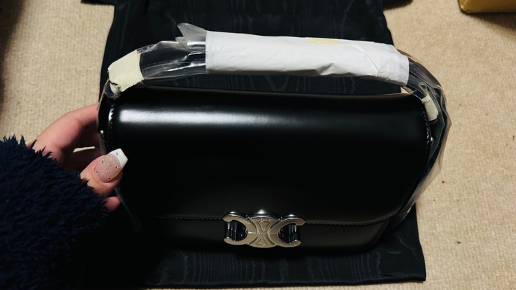 トリオンフ　ショルダーバッグ　シルバー金具（ブランドバッグ）の商品画像 - 査定依頼日：2025年12月23日 - 最高査定価格：230,000円