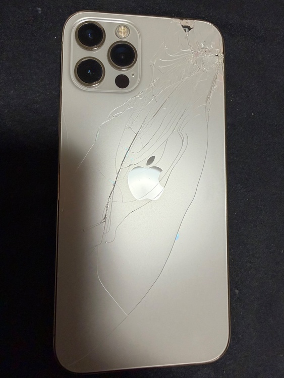 iPhone iPhone 12 Pro 128GB Softbank（スマホ）の商品画像 - 査定依頼日：2026年7月2日 - 最高査定価格：15,000円