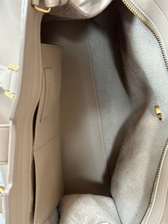 YSL ベイビーカバス（ブランドバッグ）の商品画像 - 査定依頼日：2025年12月2日 - 最高査定価格：88,000円