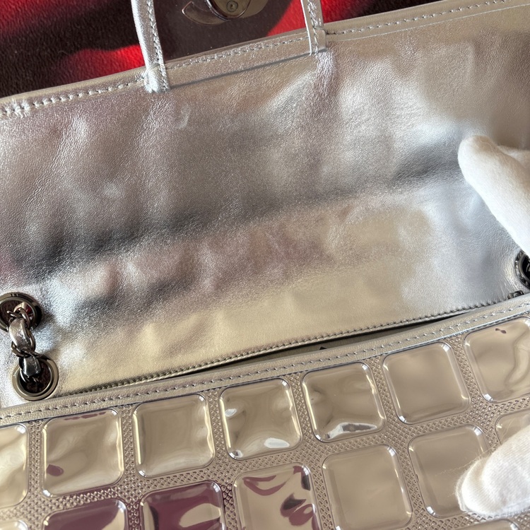 A37108Y04789（古着・ファッション）の商品画像 - 査定依頼日：2025年11月21日 - 最高査定価格：100,000円