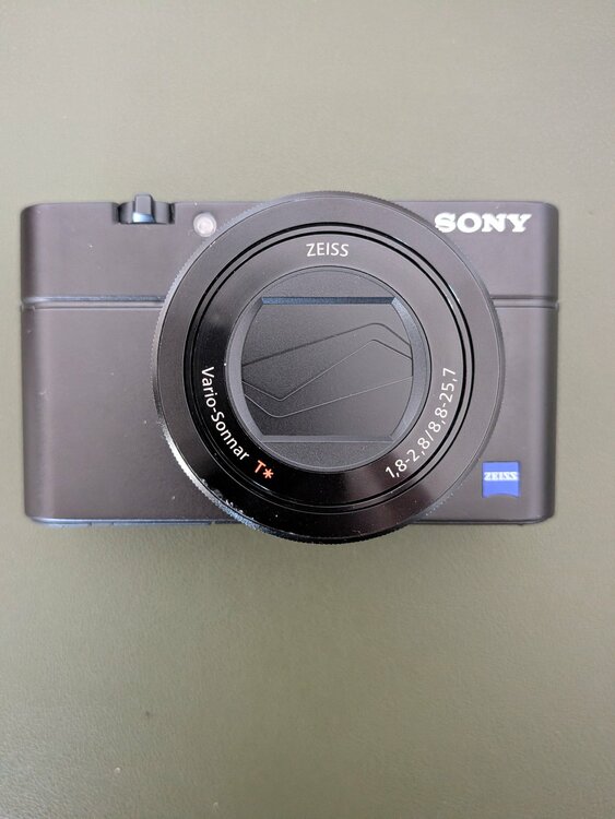 SONY RX100 Ⅲ（カメラ）の商品画像 - 査定依頼日：2026年4月2日 - 最高査定価格：45,000円