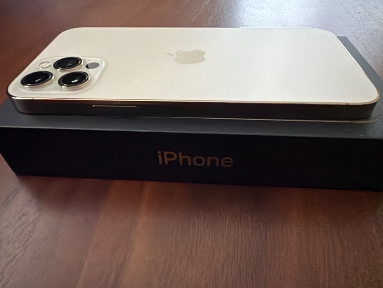 iPhone12Pro512GBゴールド（スマホ）の商品画像 - 査定依頼日：2026年2月1日 - 最高査定価格：43,000円