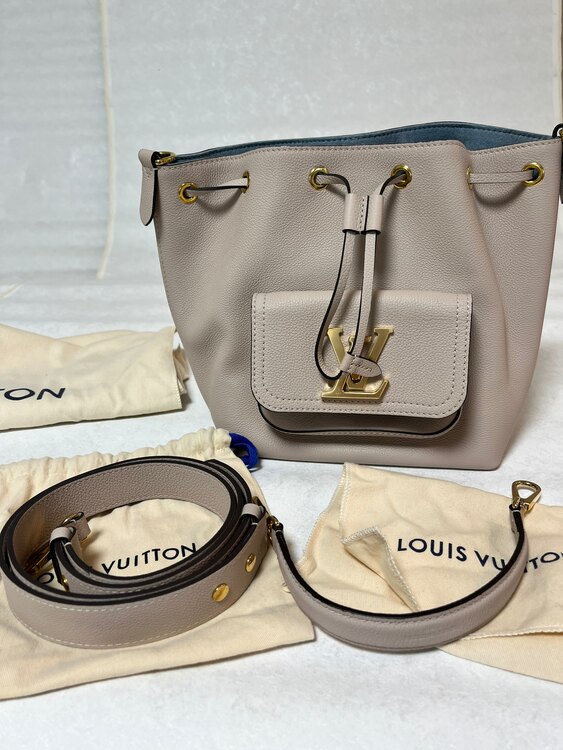 ロックミーバケット（ブランドバッグ）の商品画像 - 査定依頼日：2025年1月5日 - 最高査定価格：200,000円