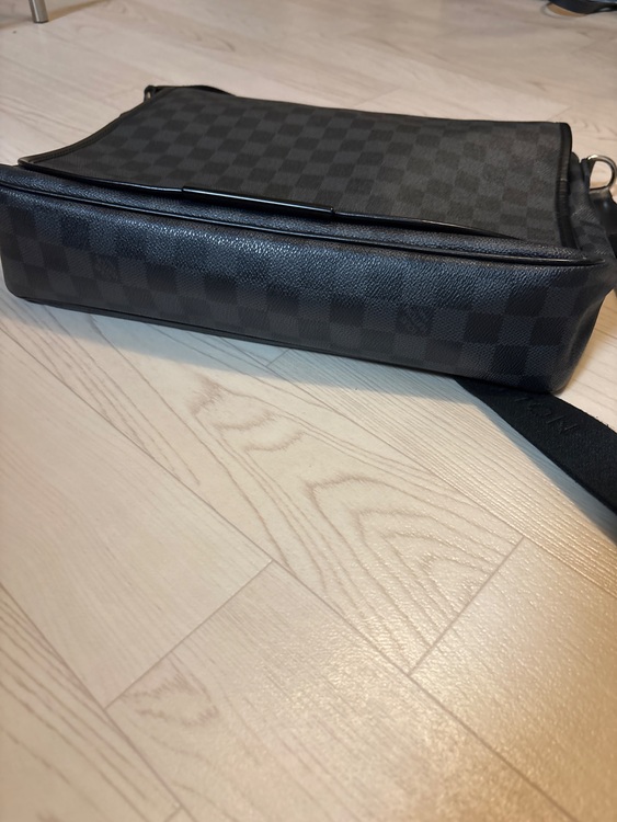 LOUIS VUITTON ルイ・ヴィトン ダミエ・グラフィット ショルダーバッ（ブランドバッグ）の商品画像 - 査定依頼日：2025年8月20日 - 最高査定価格：80,000円