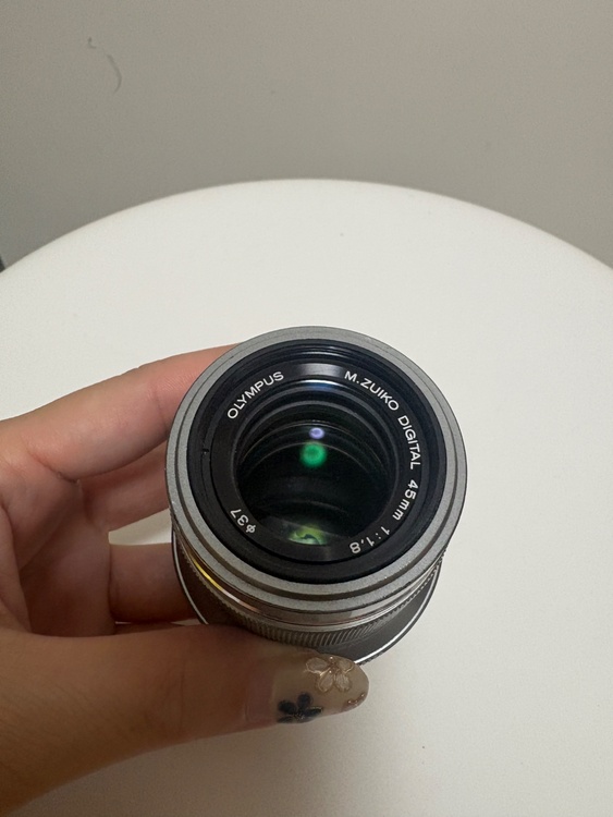 OLYMPUS 45mm F1.8 シルバー（カメラ）の商品画像 - 査定依頼日：2026年8月15日 - 最高査定価格：20,000円