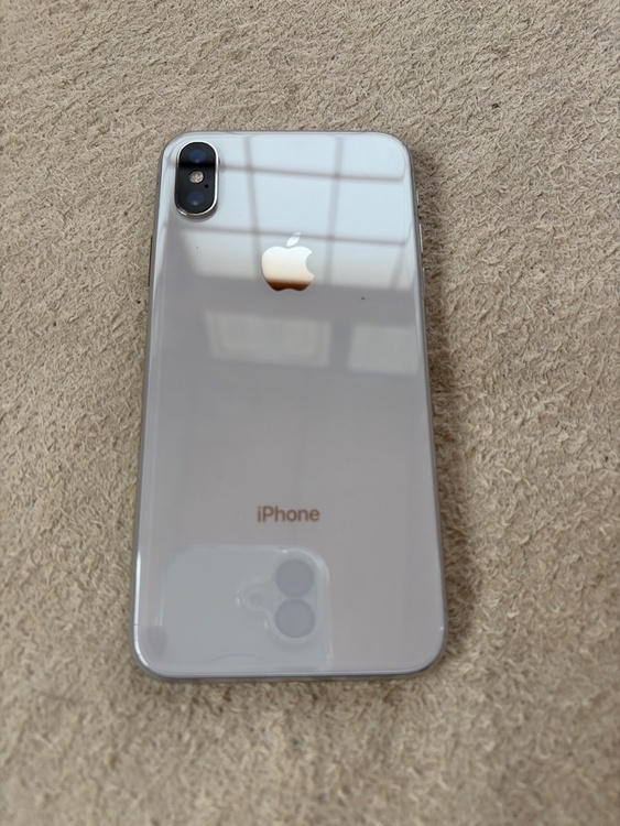 iPhone iPhoneX 64GB docomo（スマホ）の商品画像 - 査定依頼日：2026年7月21日 - 最高査定価格：5,500円