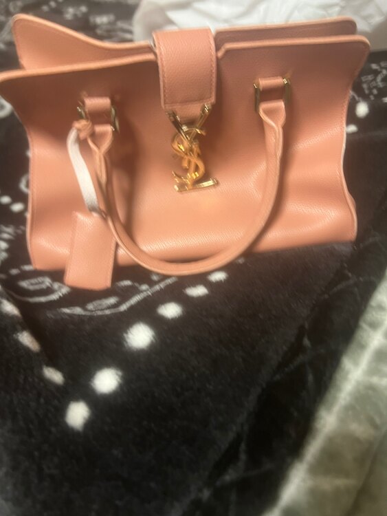 イブサンローラン  （ブランドバッグ）の商品画像 - 査定依頼日：2025年2月17日 - 最高査定価格：150,000円