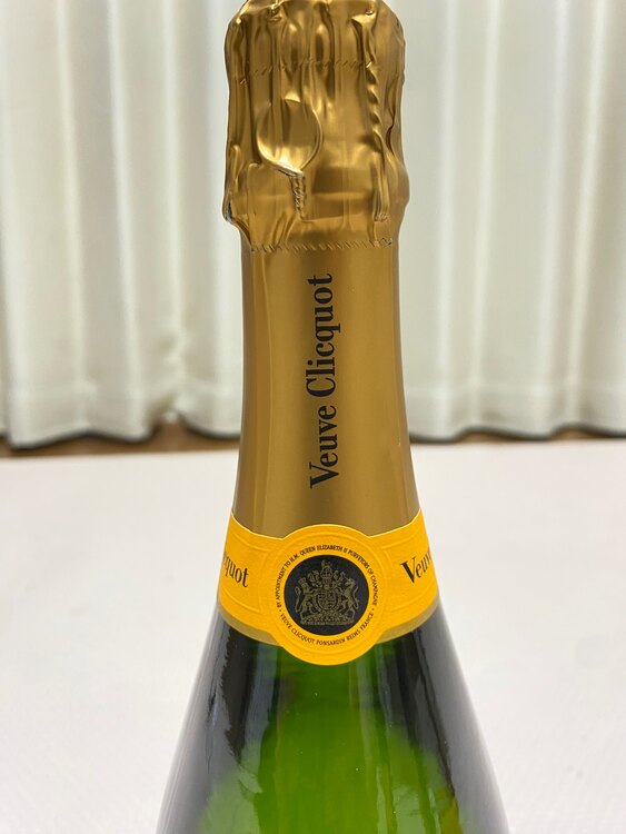ヴーヴ・クリコイエローラベルブリュット（お酒）の商品画像 - 査定依頼日：2025年3月27日