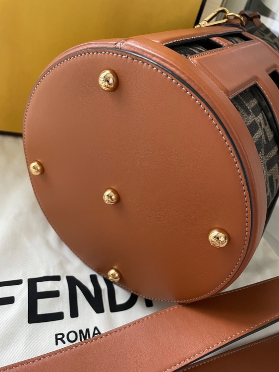 フェンディ  （ブランドバッグ）の商品画像 - 査定依頼日：2025年11月19日 - 最高査定価格：140,000円