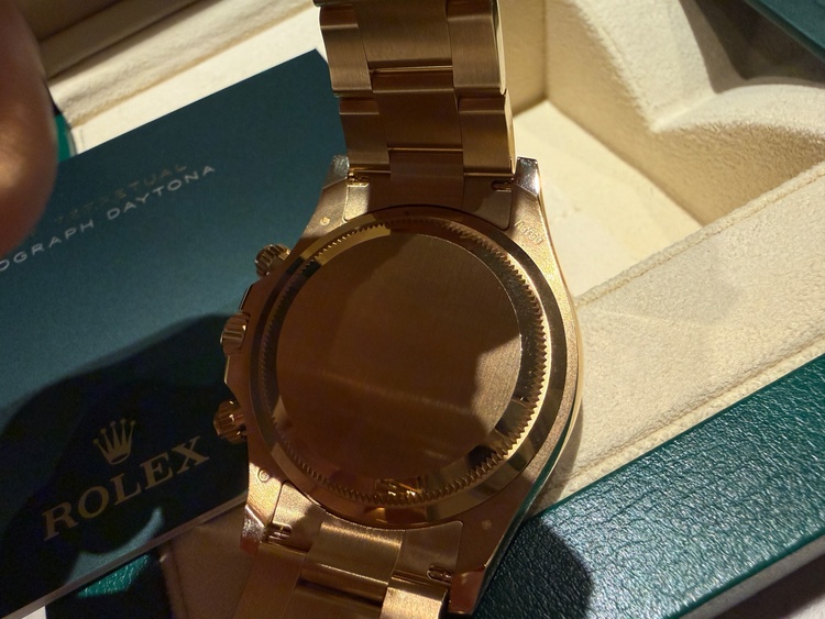 デイトナ　フル無垢　ブラック　シャンパン（高級時計）の商品画像 - 査定依頼日：2026年2月5日 - 最高査定価格：9,000,000円