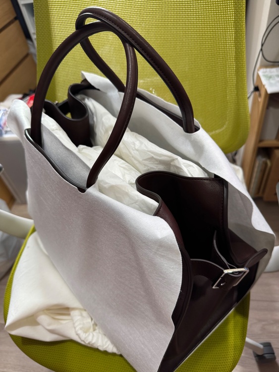 THE ROW Soft Margaux 17（ブランドバッグ）の商品画像 - 査定依頼日：2025年7月12日 - 最高査定価格：20,000円