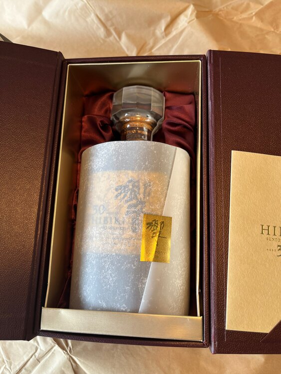 響30年（お酒）の商品画像 - 査定依頼日：2025年5月2日 - 最高査定価格：500,000円