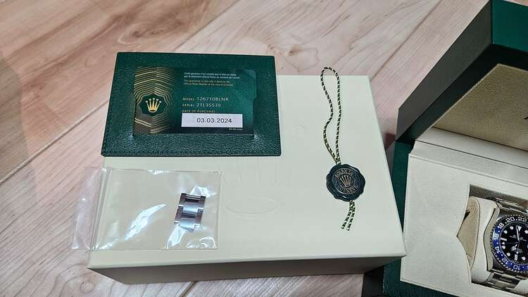 ロレックス GMTマスター 126710BLNR（高級時計）の商品画像 - 査定依頼日：2025年3月1日 - 最高査定価格：2,360,000円