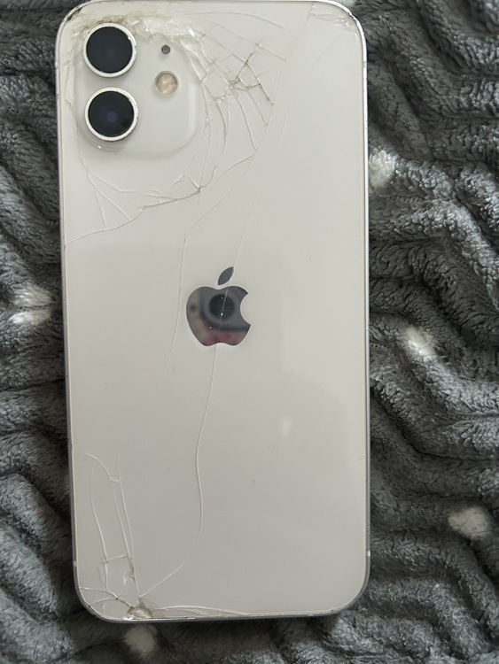 iPhone 12 64GB SIMフリー（スマホ）の商品画像 - 査定依頼日：2026年1月5日 - 最高査定価格：20,000円