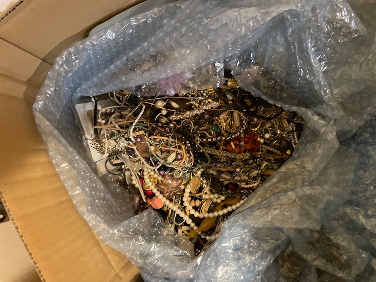 メッキアクセサリー　90キロ（金・貴金属）の商品画像 - 査定依頼日：2025年7月21日 - 最高査定価格：25,000円