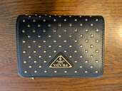 スタッズレザー二つ折り財布　1ML018　2C3H（ブランド財布・小物）の商品画像 - 査定依頼日：2025年12月10日 - 最高査定価格：20,000円