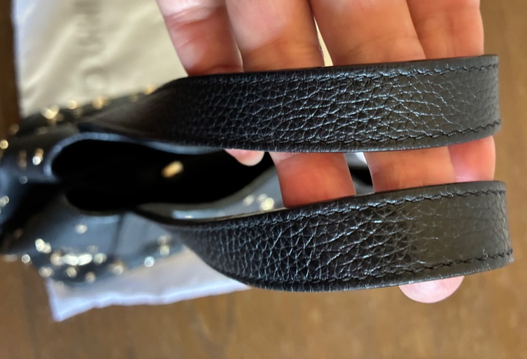 ジミーチュウ  （ブランドバッグ）の商品画像 - 査定依頼日：2026年3月19日 - 最高査定価格：20,000円